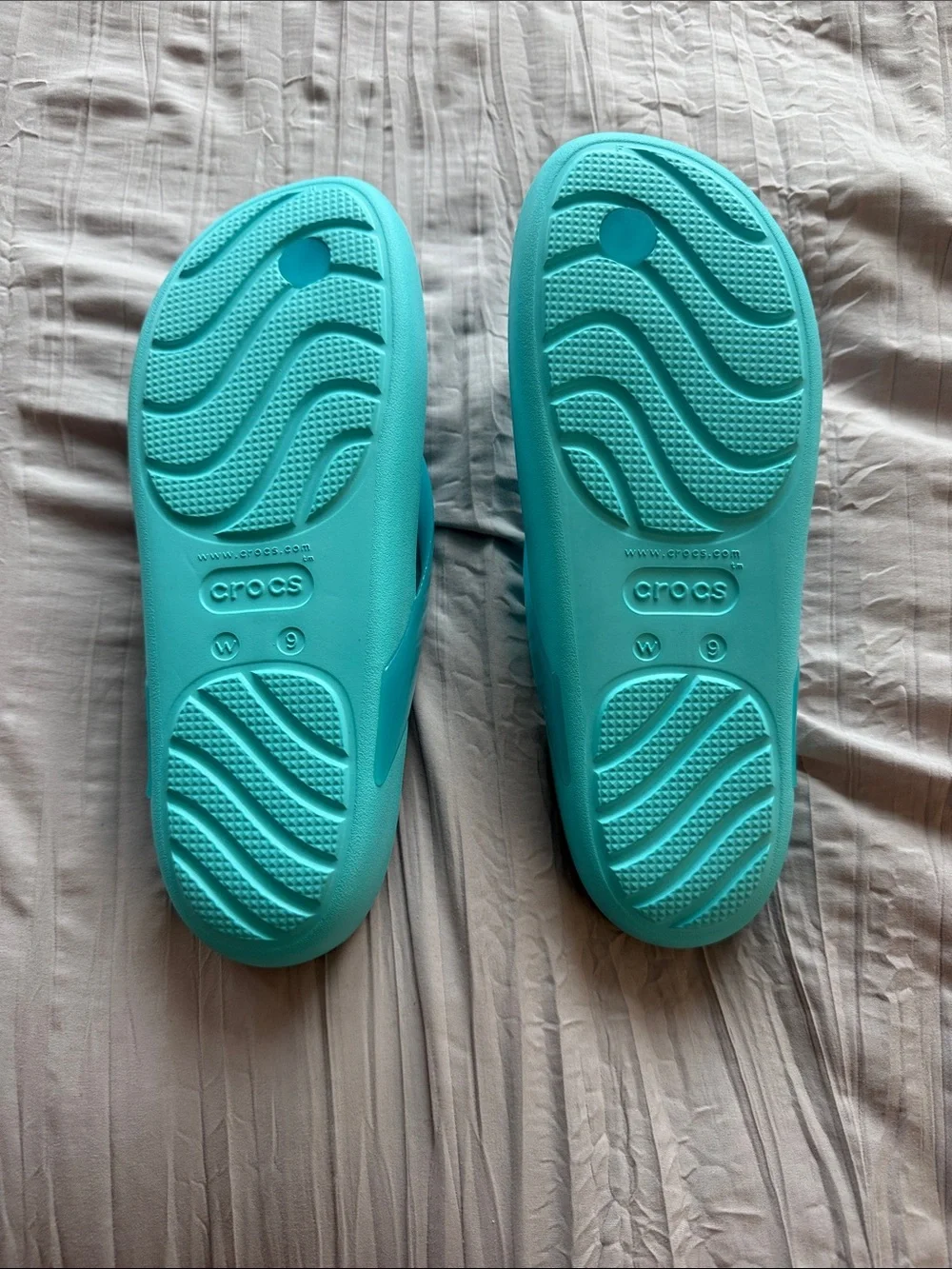 CROCS Women’s Turquoise Aqua Flip Flop Sandals